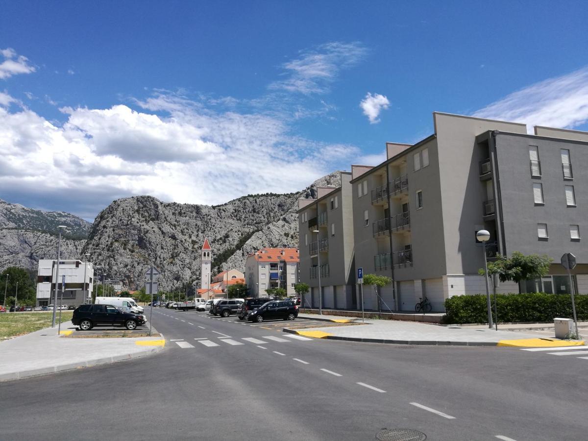 Green 'N Grey Omiš Eksteriør bilde